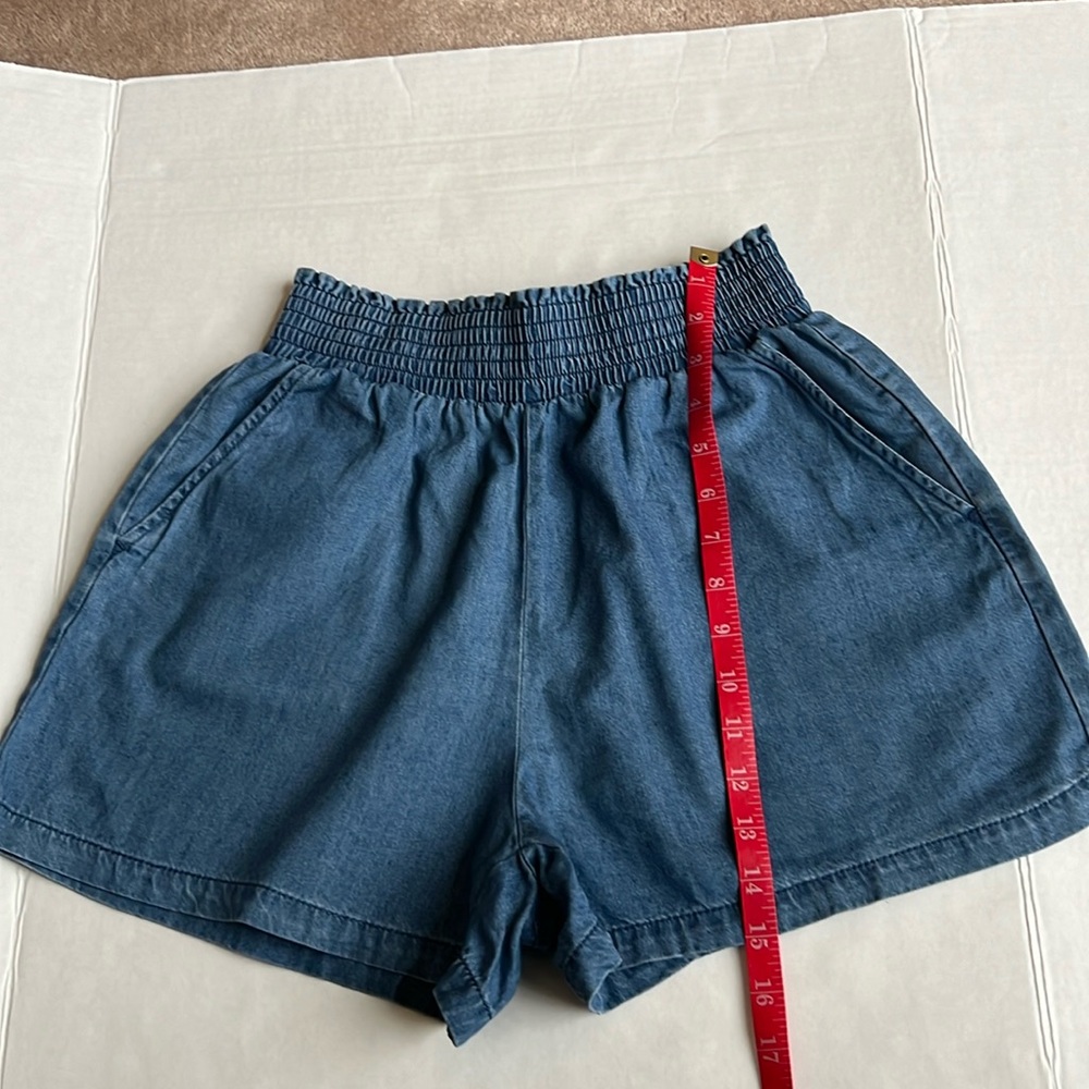 EUC Universal Thread Chambray Blue Pull On Elastic Waistband Shorts